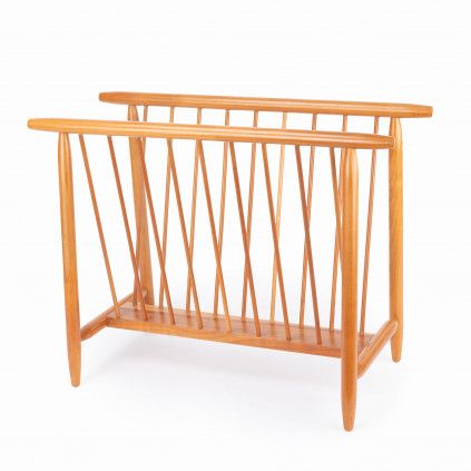 Newspaper rack